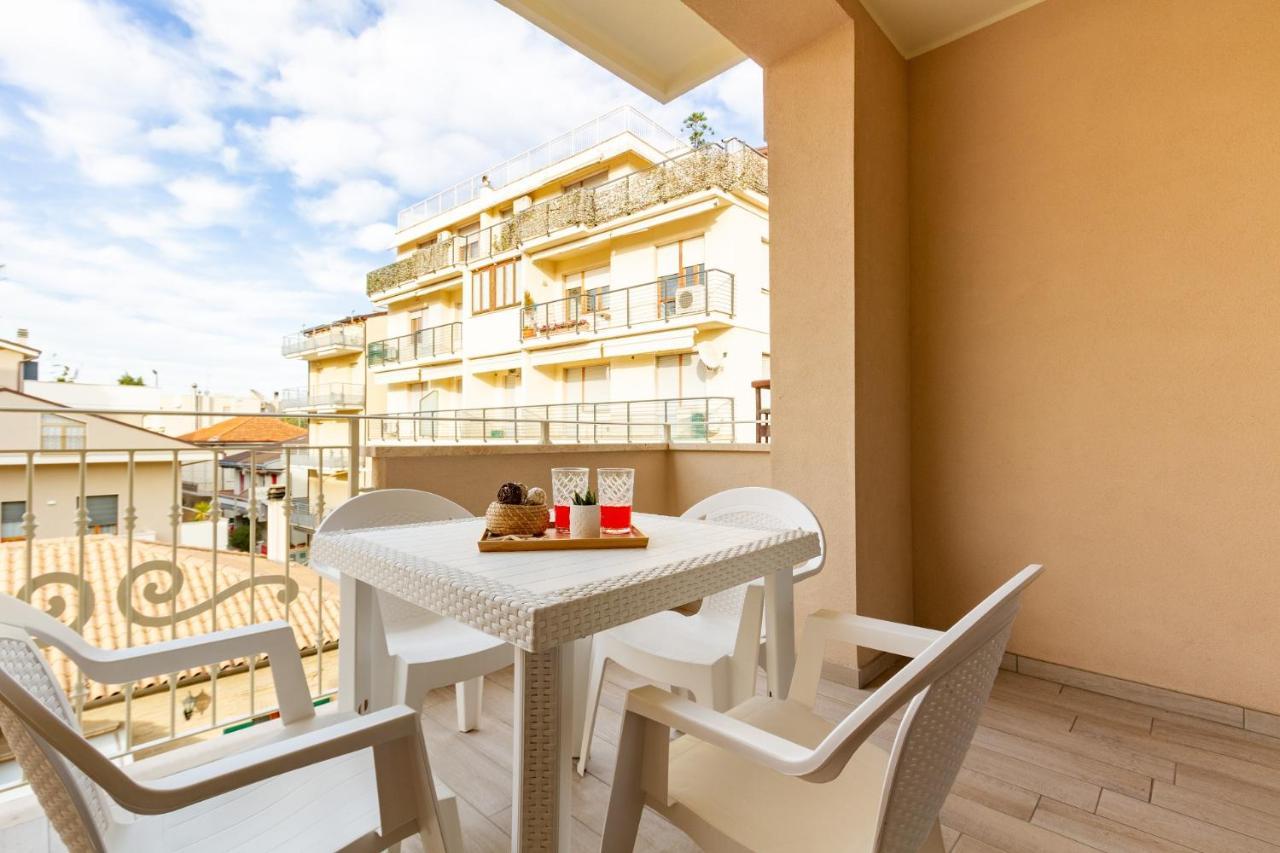 Giada 1P - Palazzina Laura Myho Casa Lägenhet Tortoreto Exteriör bild
